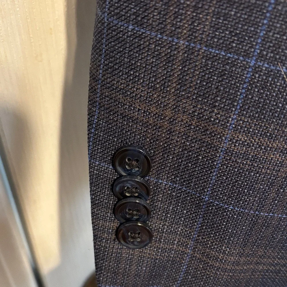 Size 44 Tall Peter Millar checkered sport coat. Excellent condition.